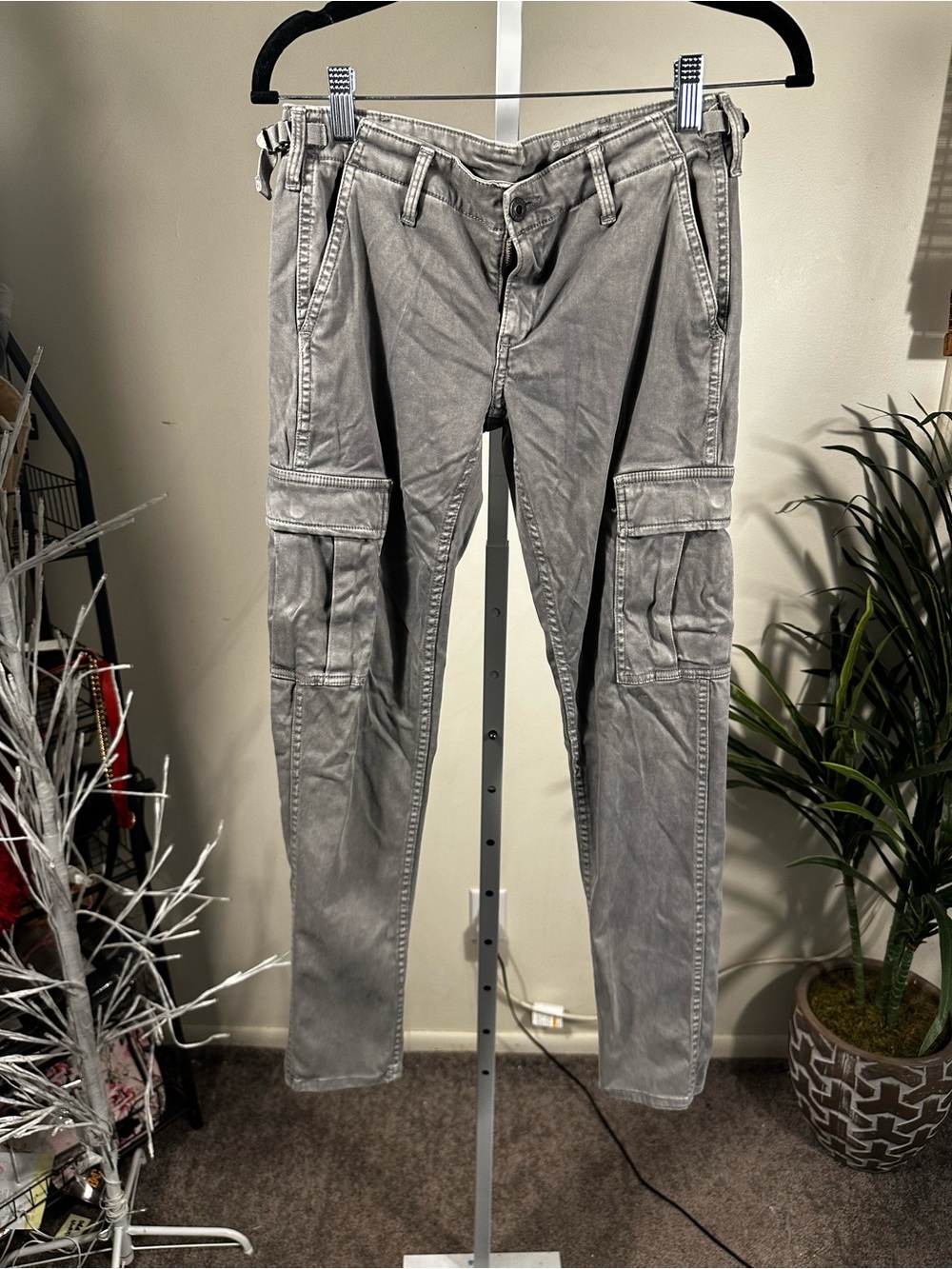 J145. Ag Adriano Goldschmied Women’s Slim Straight Cargo Jeans in Gray